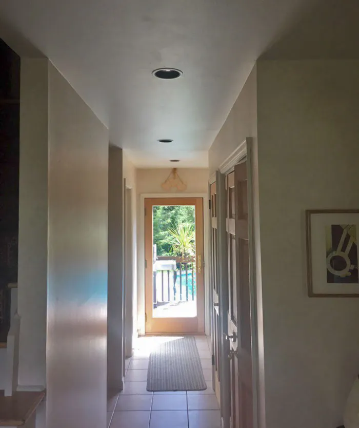 Been Living Here For 22 Years And I Just Noticed The Lights Aren't Aligned