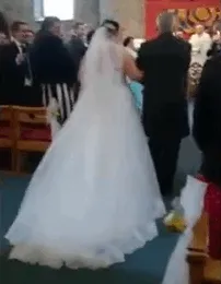 Atacando al vestido