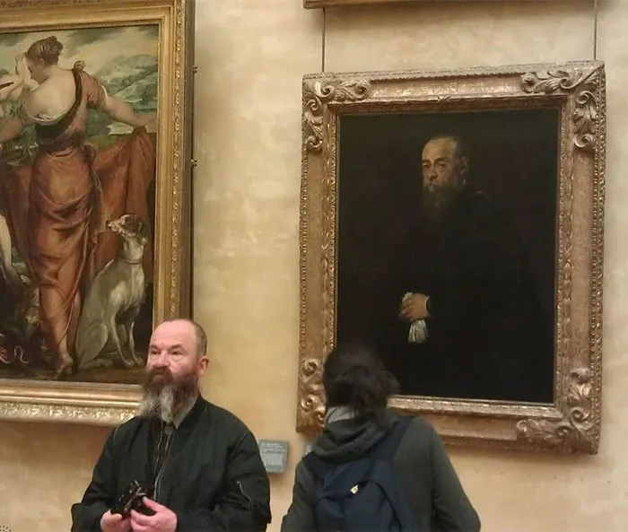 Visited Paris This Weekend. Just When I Was About To Take A Picture Of The Mona Lisa Something Better Caught My Eye