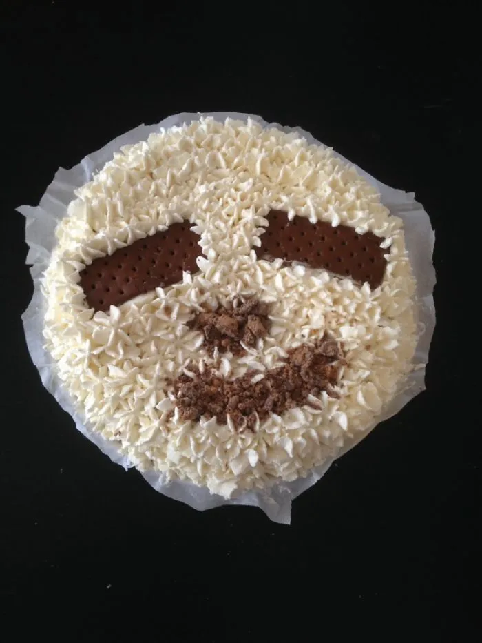 Mi novia adora el helado y los perezosos, así que le hice esta tarta helada por su cumpleaños