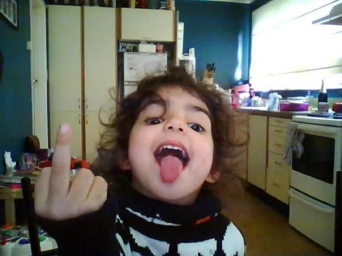 Mi hija encontró la webcamm y se hizo una foto... juro que soy buen padre