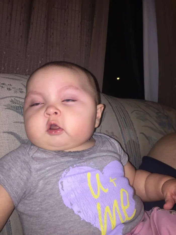 Estaba cuidando de mi sobrina y le mandé esta foto a su madre diciendo que se había fumado un porro