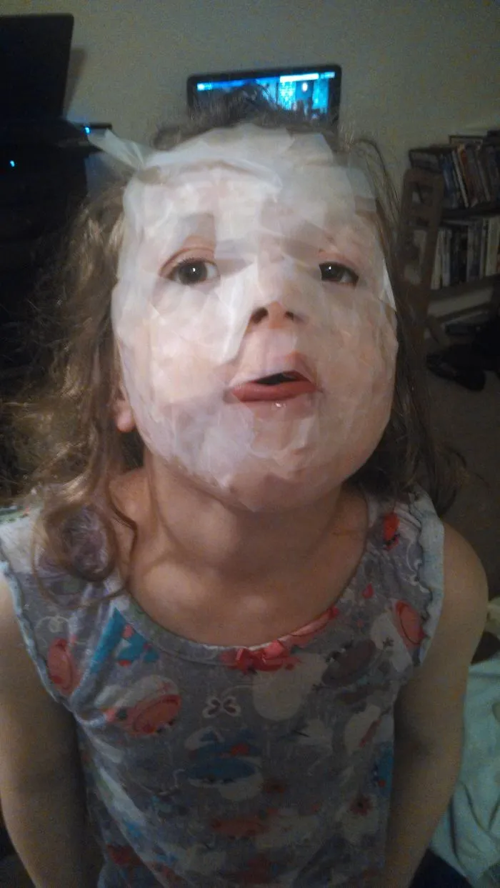 Dejé sola a mi hija de 7 años durante 10 minutos, gran error