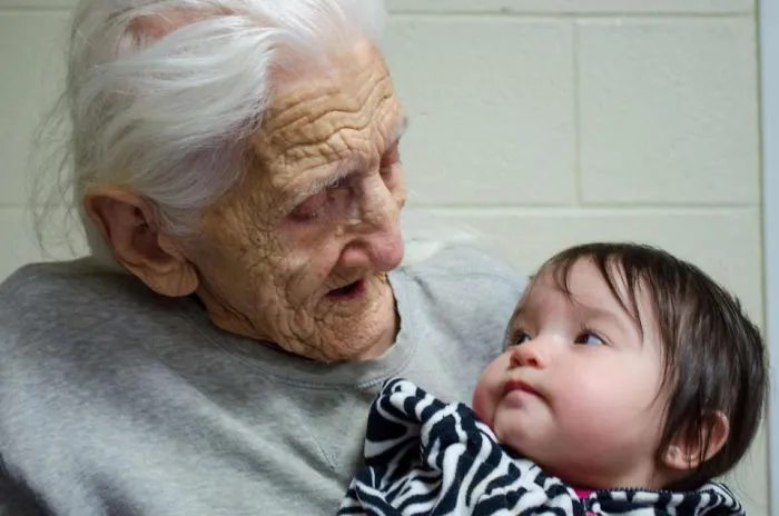 Mi bisabuela y mi primo más joven, se llevan 100 años