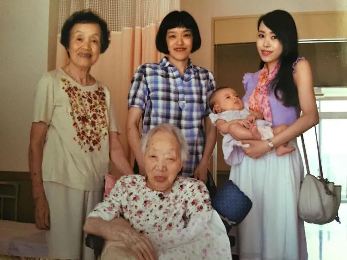 Mi hija de 3 meses y medio con su madre, su abuela, su bisabuela y su tatarabuela de 100 años