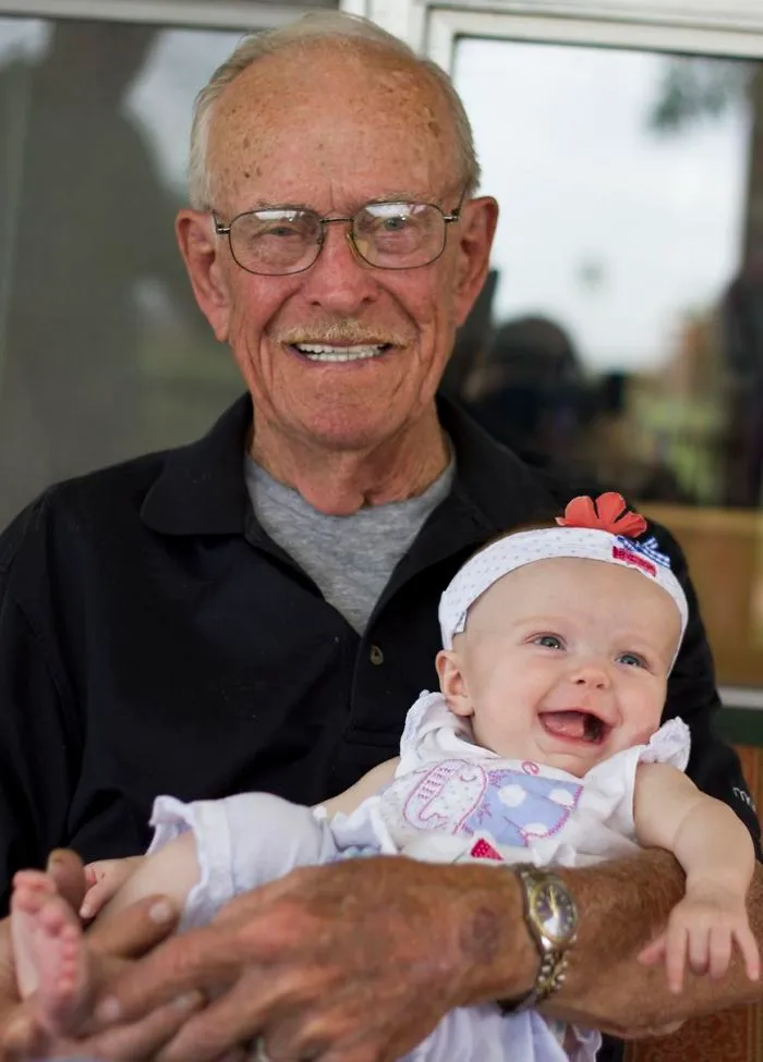 Mi abuelo y mi hija, nacidos con 90 años de diferencia