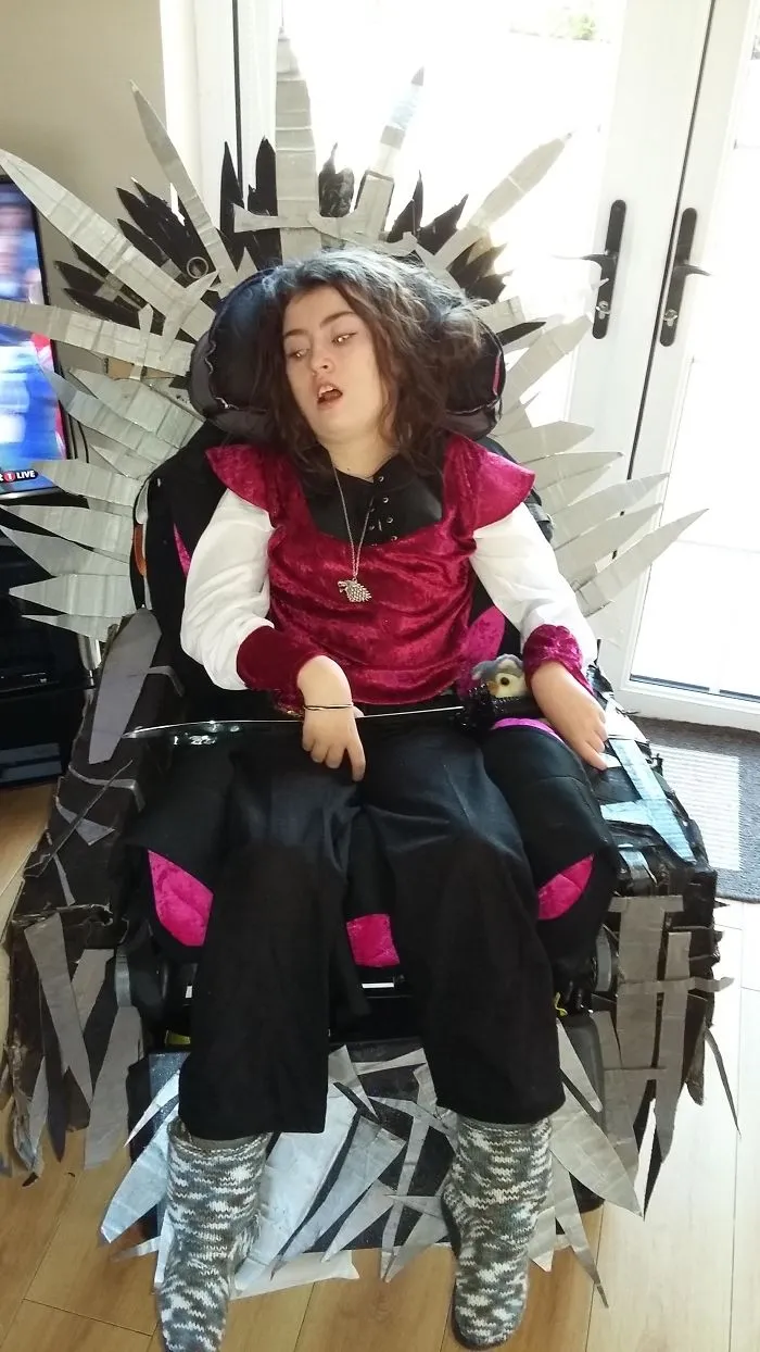 Mi hija disfrazada de Arya Stark en el Trono de Hierro