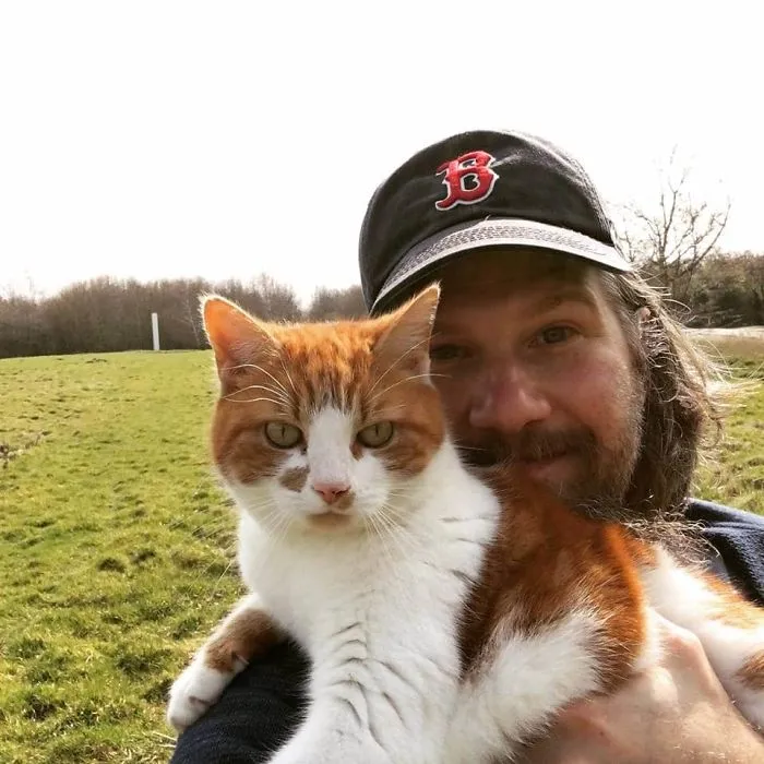 Turkish Scientist Prof. Dr. Mete Atatüre And Her Cat Mietzi's Emotional Story