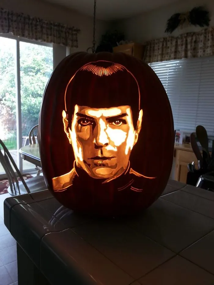 Artist Carves Portraits Of Famous Pop Culture Characters And The Result Is Incredible