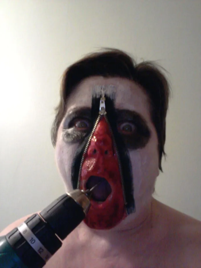 Halloween - Zombie Going To The Dentist