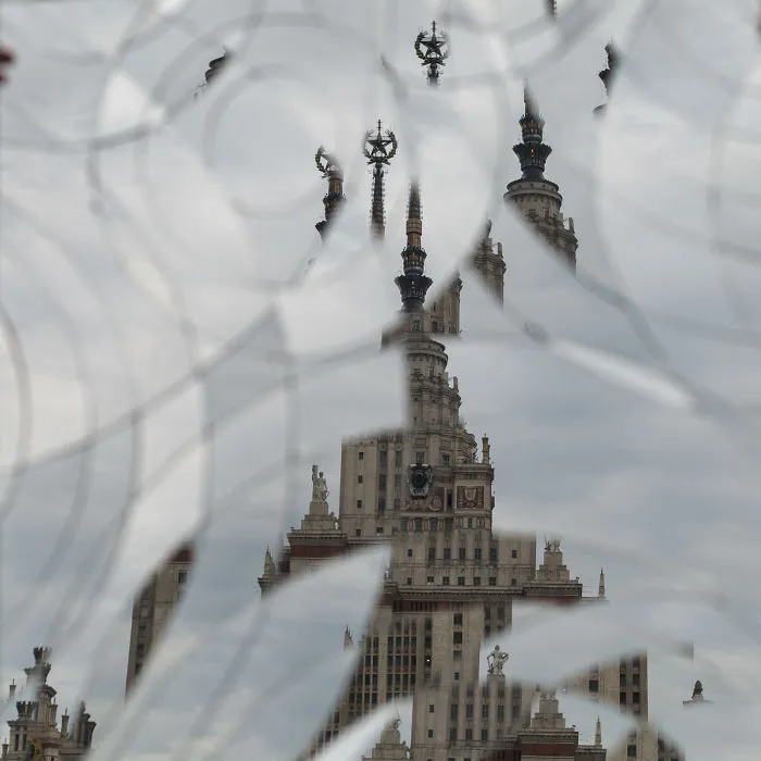 Archevolution: I Used A Cut Mirror To Shoot Architecture