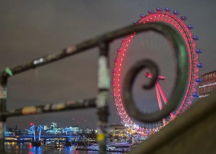 The Coincidence Project: 53 Photos That Will Make You Look Twice