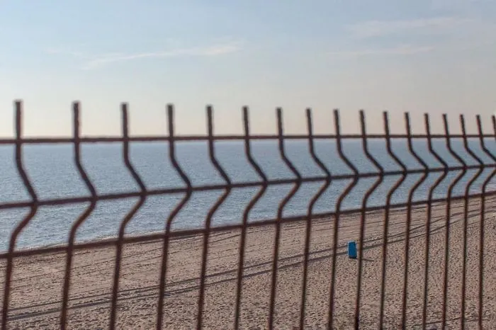 The Coincidence Project: 53 Photos That Will Make You Look Twice