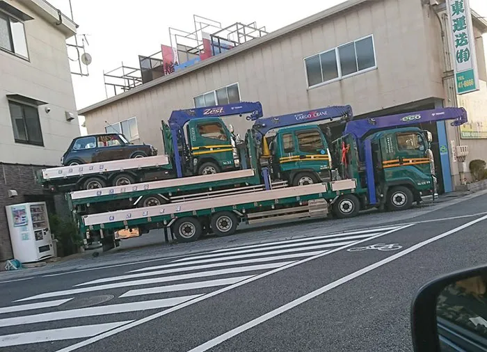 Tres remolcadores y un mini