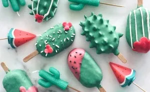 I'm A Self-Taught Baker Who Makes Cake Popsicles From Leftover Cake Scraps