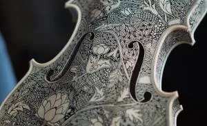 I’m The Violin Painter Who Spends Over 3 Weeks Illustrating Each One