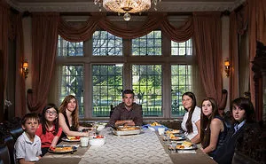 Photographer Shows How Different Dinnertime Looks Across The USA
