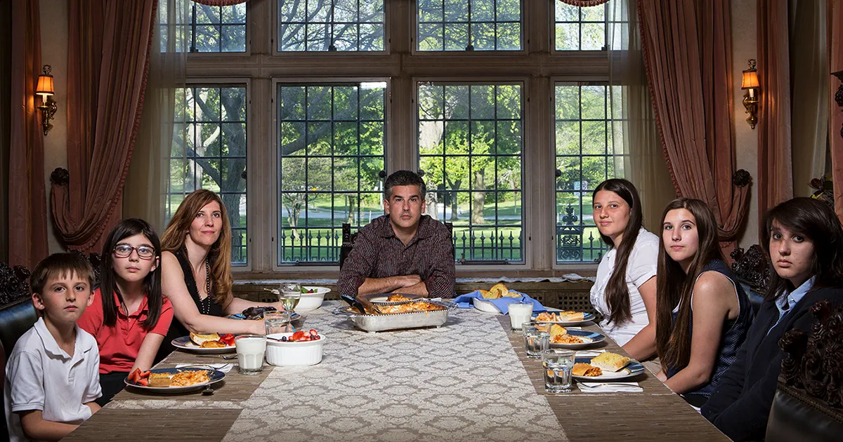 Esta fotógrafa muestra lo distinta que es la hora de cenar según distintas familias de EEUU