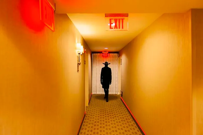 I Made A Surreal Selfportrait Photo Series While Roadtripping To The Usa
