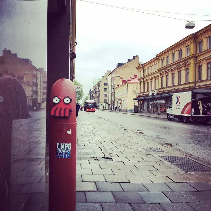 Someone Is ‘Vandalising’ Streets With Pixel Art, And The Result Is Awesome