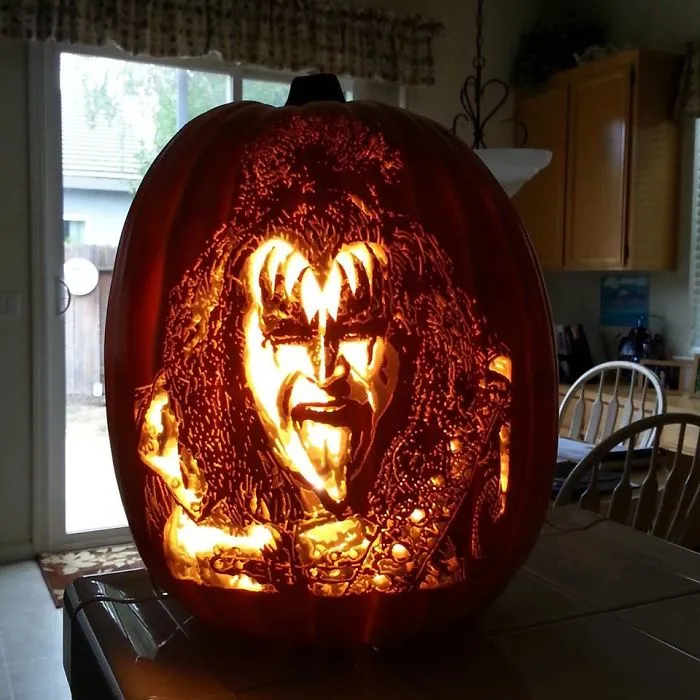 Artist Carves Portraits Of Famous Pop Culture Characters And The Result Is Incredible