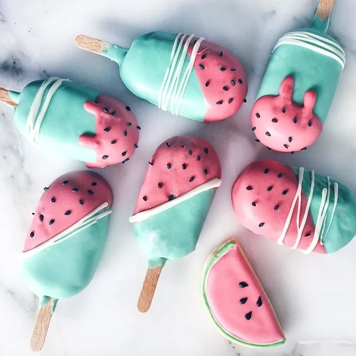 I'm A Self-Taught Baker Who Makes Cake Popsicles From Leftover Cake Scraps