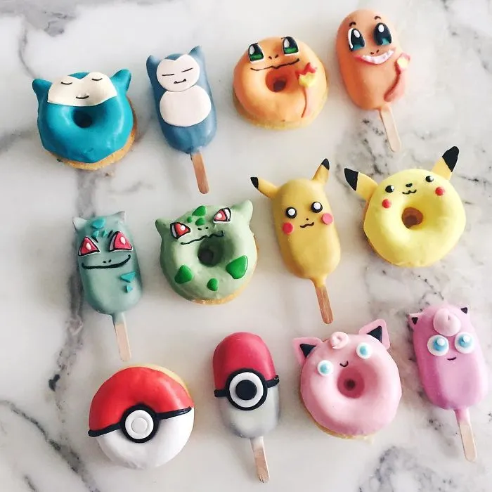I'm A Self-Taught Baker Who Makes Cake Popsicles From Leftover Cake Scraps