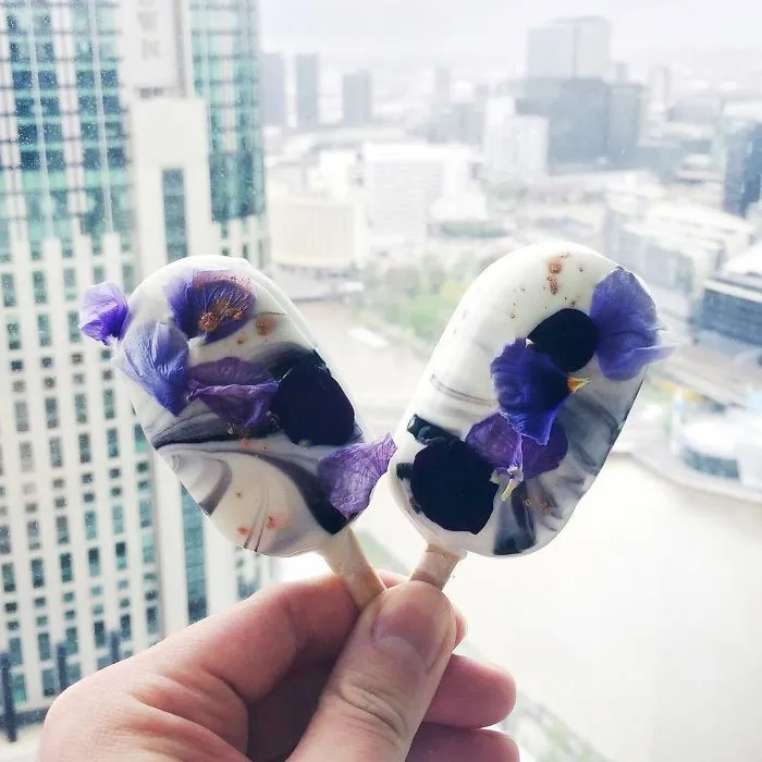 I'm A Self-Taught Baker Who Makes Cake Popsicles From Leftover Cake Scraps