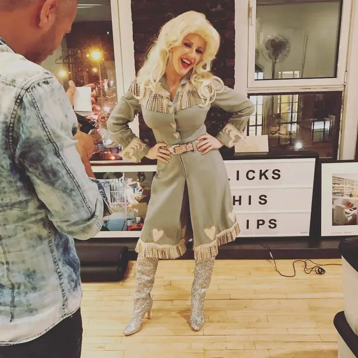 Ellie Goulding As Dolly Parton