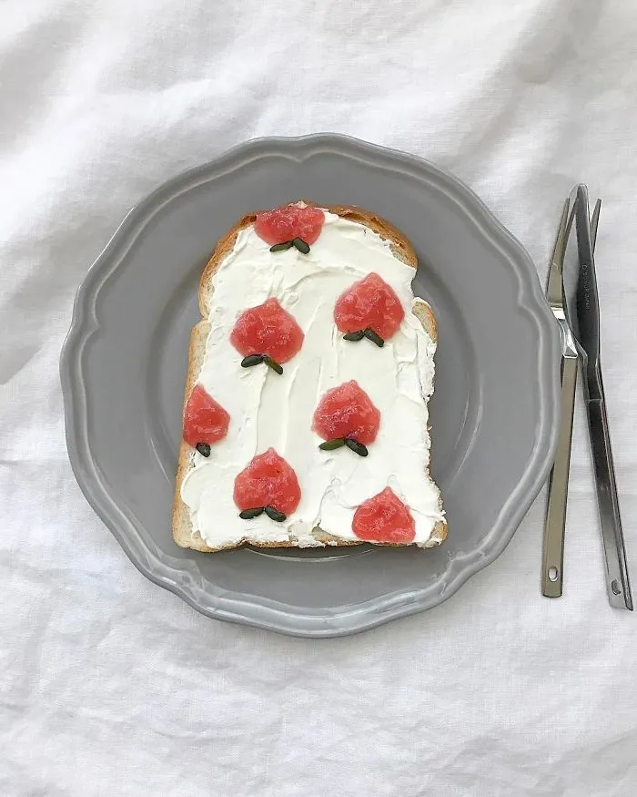 Woman Turns Her Boring Breakfast Toast Into Art