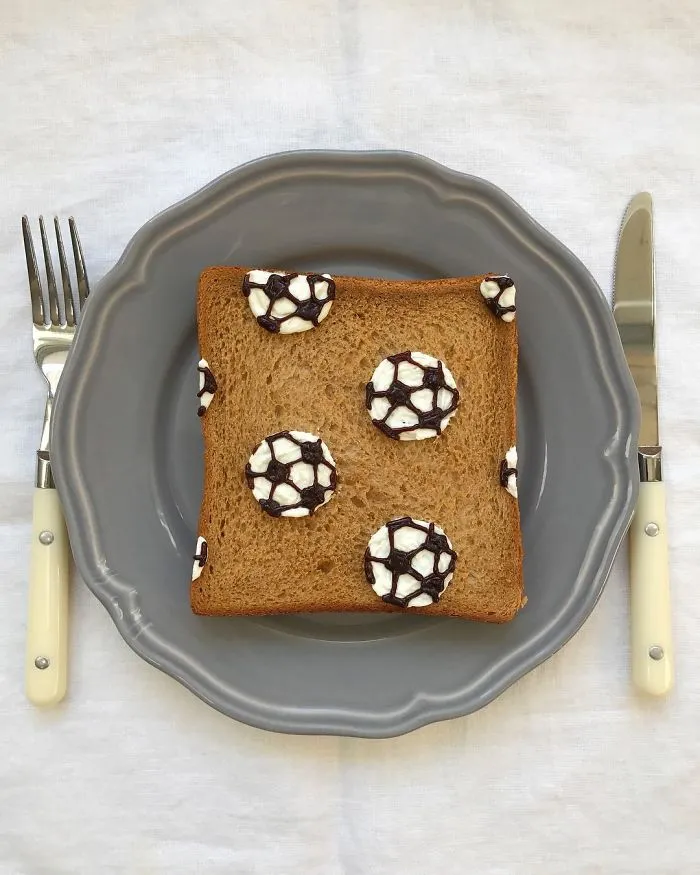 Woman Turns Her Boring Breakfast Toast Into Art
