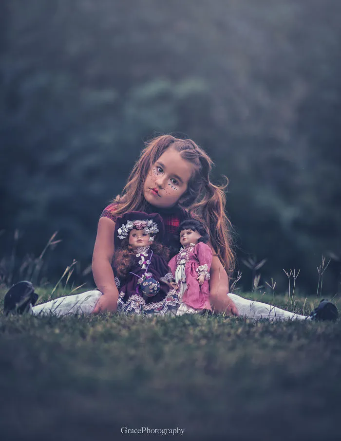 This American Photographer Specializes In Photographing Kids In Costume For Halloween, And It's Seriously Spooky