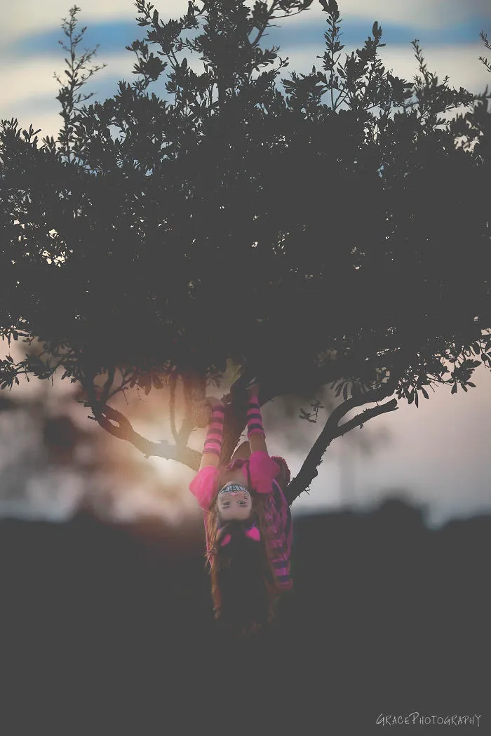 This American Photographer Specializes In Photographing Kids In Costume For Halloween, And It's Seriously Spooky