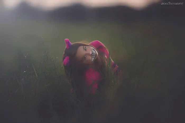 This American Photographer Specializes In Photographing Kids In Costume For Halloween, And It's Seriously Spooky