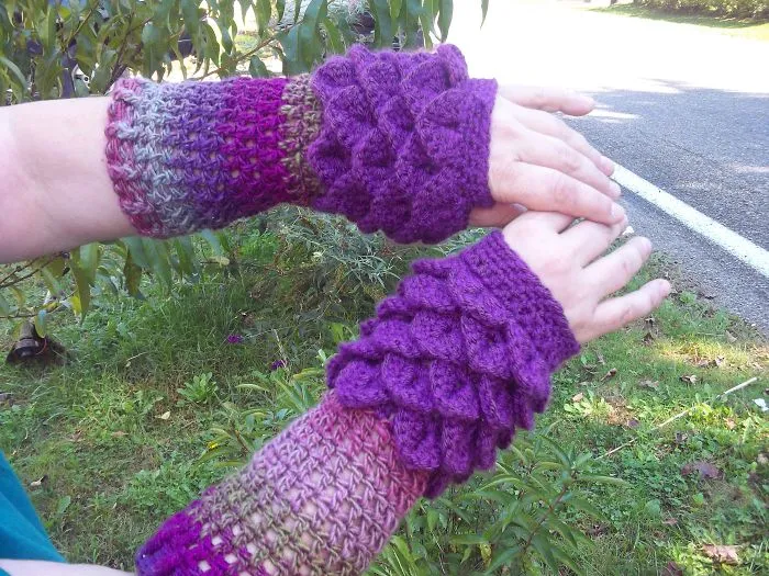 Dragon Scale Fingerless Gloves Part 2!!