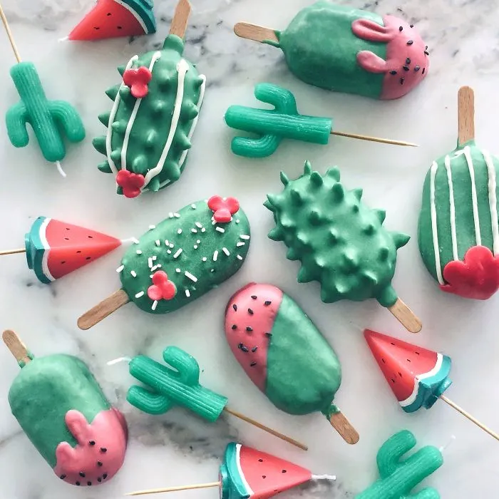 I'm A Self-Taught Baker Who Makes Cake Popsicles From Leftover Cake Scraps