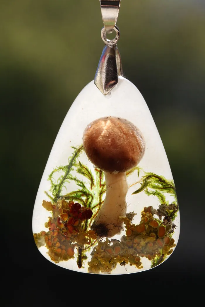 I Capture The Beauty Of Woodlands And Meadows In Resin Jewelry