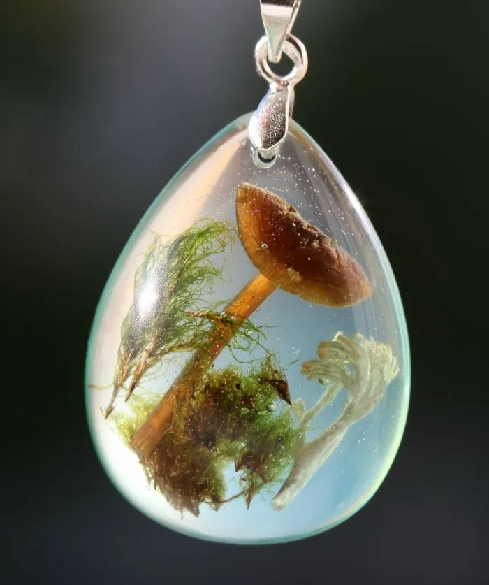 I Capture The Beauty Of Woodlands And Meadows In Resin Jewelry