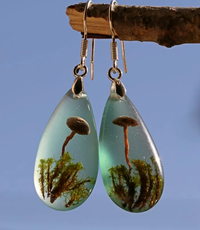 I Capture The Beauty Of Woodlands And Meadows In Resin Jewelry