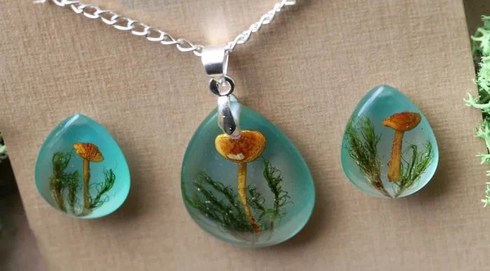 I Capture The Beauty Of Woodlands And Meadows In Resin Jewelry