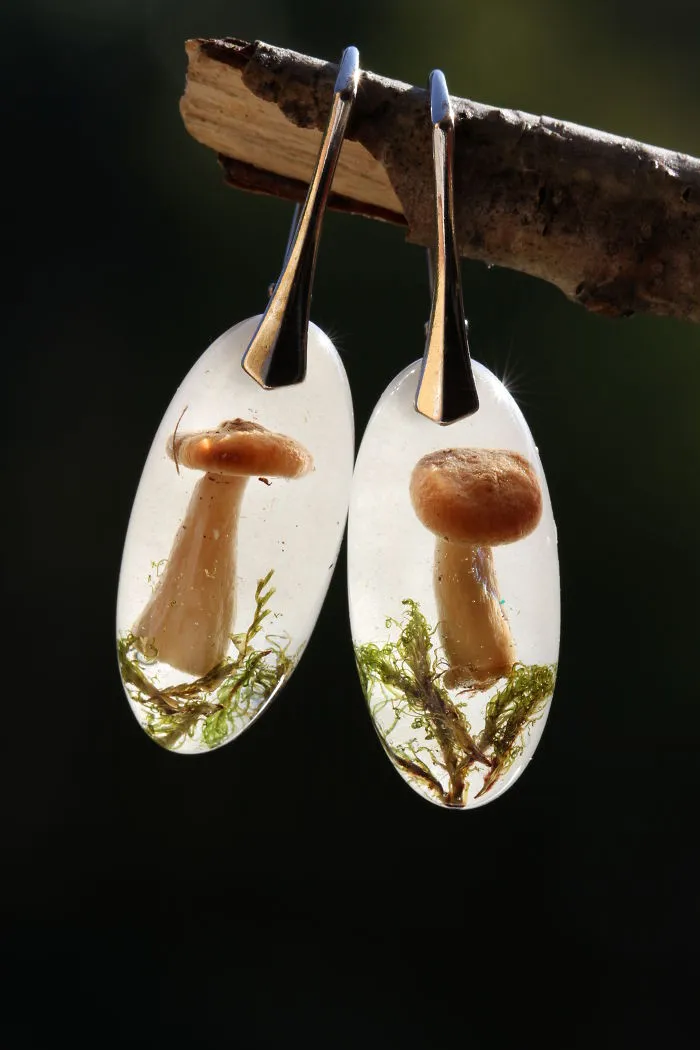 I Capture The Beauty Of Woodlands And Meadows In Resin Jewelry