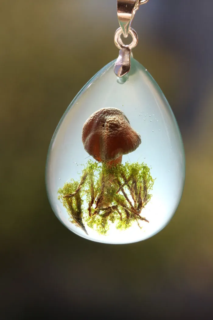 I Capture The Beauty Of Woodlands And Meadows In Resin Jewelry
