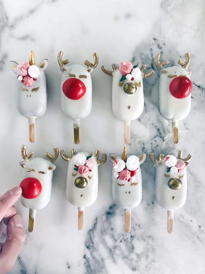 I'm A Self-Taught Baker Who Makes Cake Popsicles From Leftover Cake Scraps