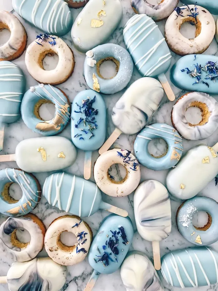 I'm A Self-Taught Baker Who Makes Cake Popsicles From Leftover Cake Scraps