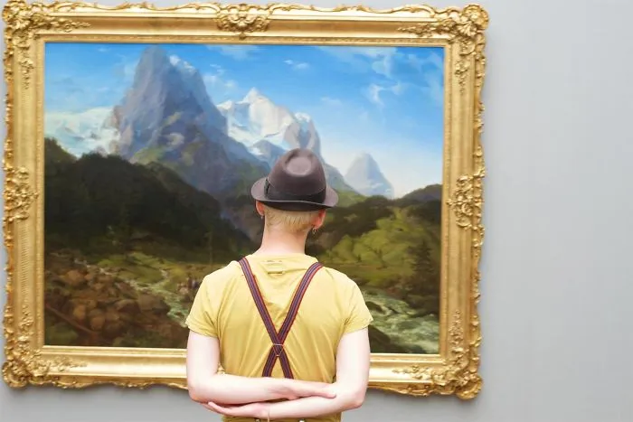Photographer Spends Eternity Waiting For Museum Visitors To Match Artworks And The Result Is Worth The Wait