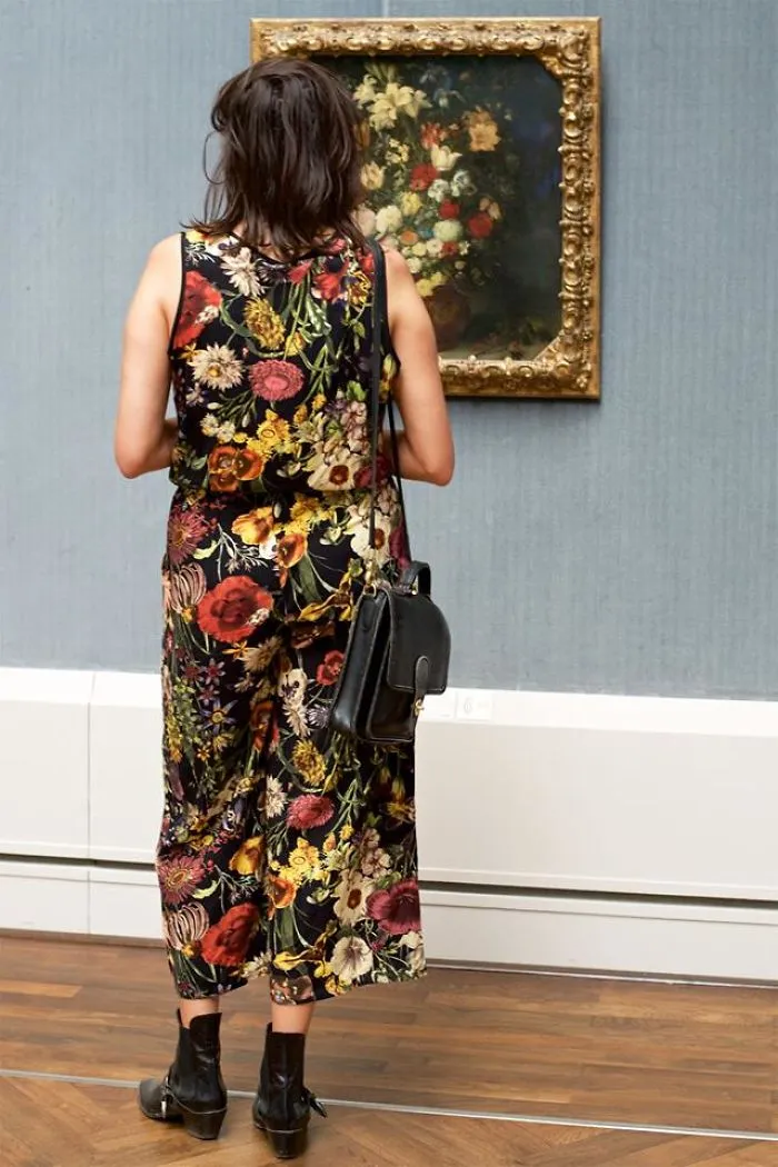 Este fotógrafo pasó una eternidad en museos esperando que aparecieran visitantes a juego con las obras de arte, y la espera mereció la pena