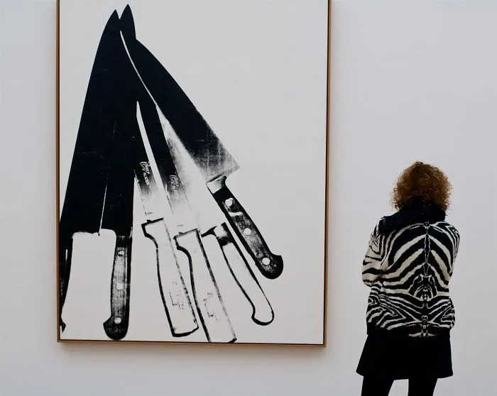 Este fotógrafo pasó una eternidad en museos esperando que aparecieran visitantes a juego con las obras de arte, y la espera mereció la pena