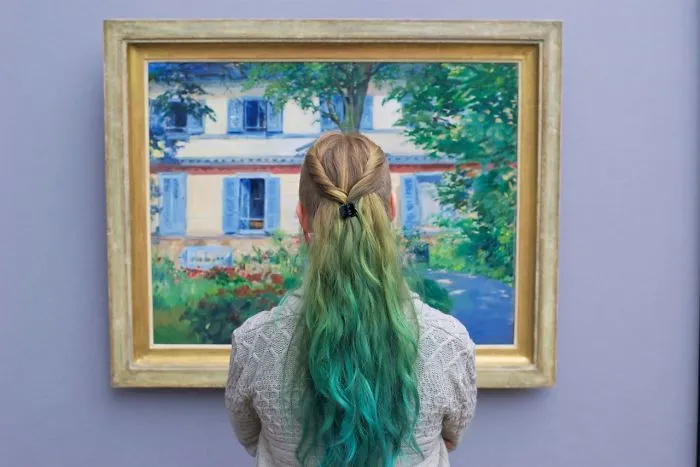 Este fotógrafo pasó una eternidad en museos esperando que aparecieran visitantes a juego con las obras de arte, y la espera mereció la pena