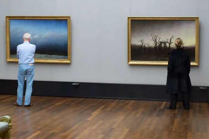 Este fotógrafo pasó una eternidad en museos esperando que aparecieran visitantes a juego con las obras de arte, y la espera mereció la pena
