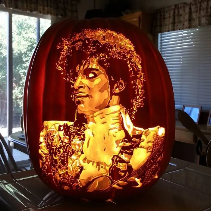 Artist Carves Portraits Of Famous Pop Culture Characters And The Result Is Incredible